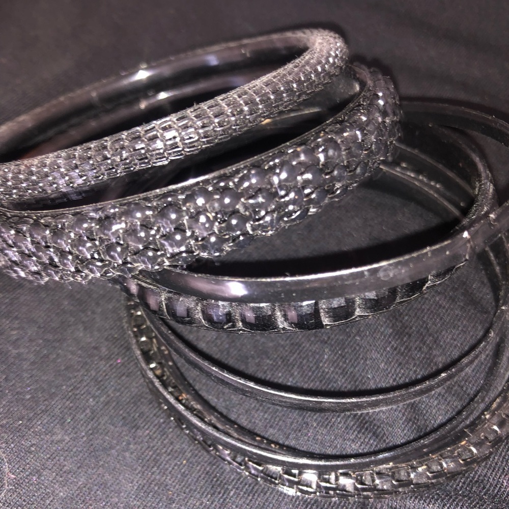 7 Piece Black Bangle Set